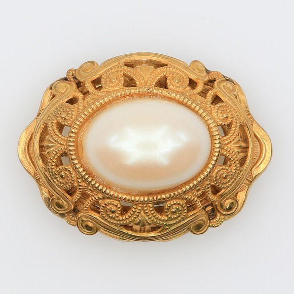Miriam Haskell Jewelry - Vintage Miriam Haskell Simulated Pearl Oval Filigree Gold Tone Brooch Pin 1960s